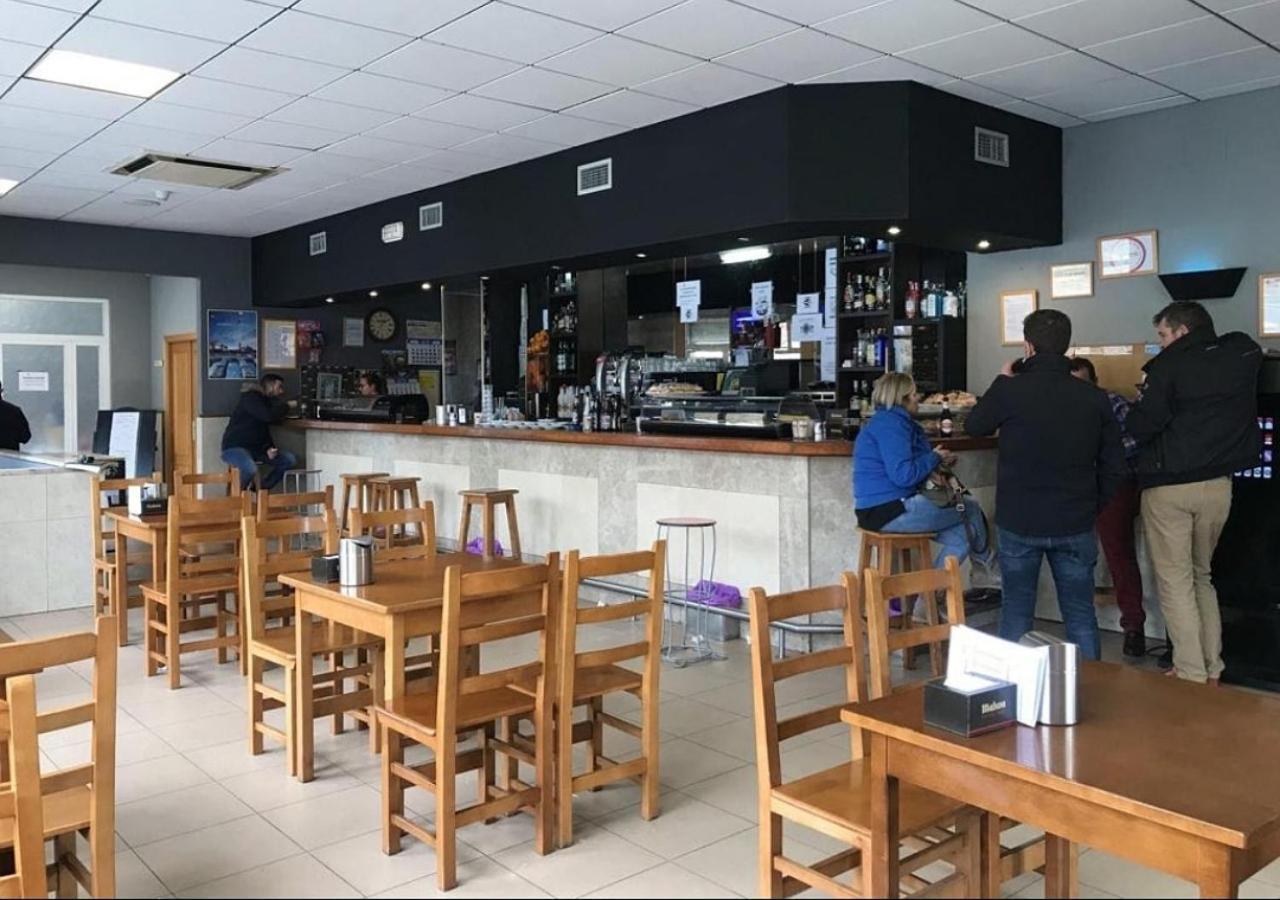 Hotel Avenida Del Sotillo La Lastrilla Exteriör bild