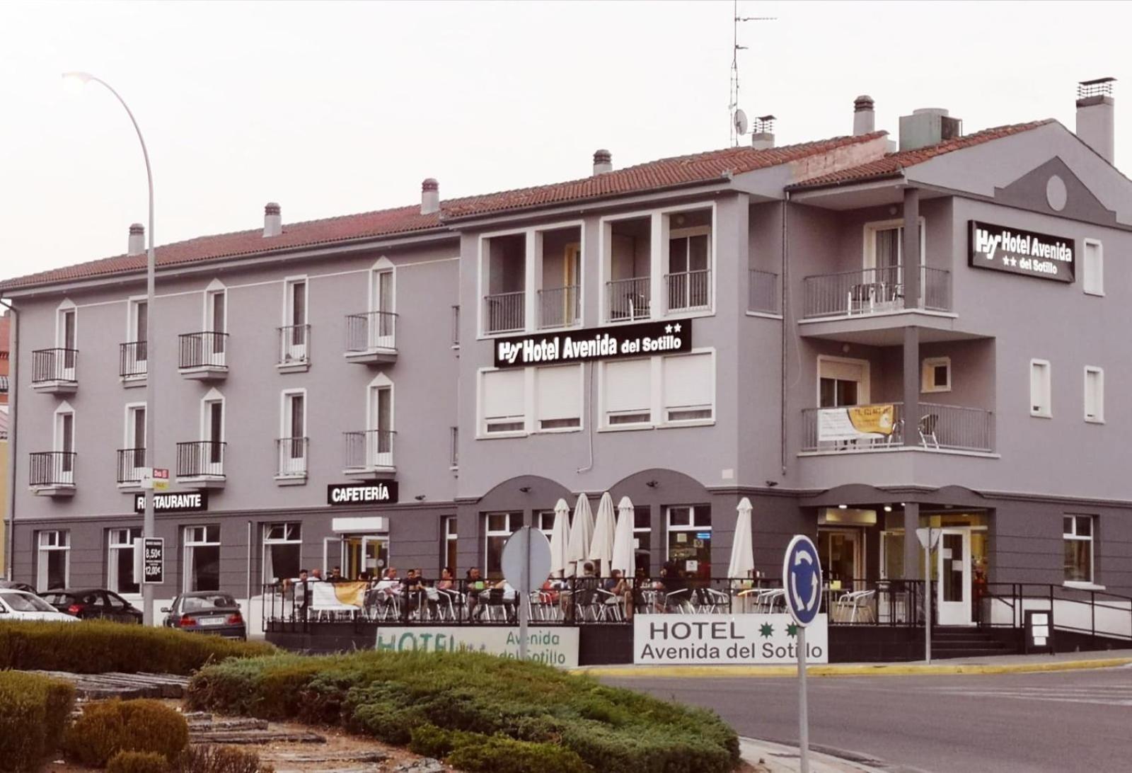 Hotel Avenida Del Sotillo La Lastrilla Exteriör bild