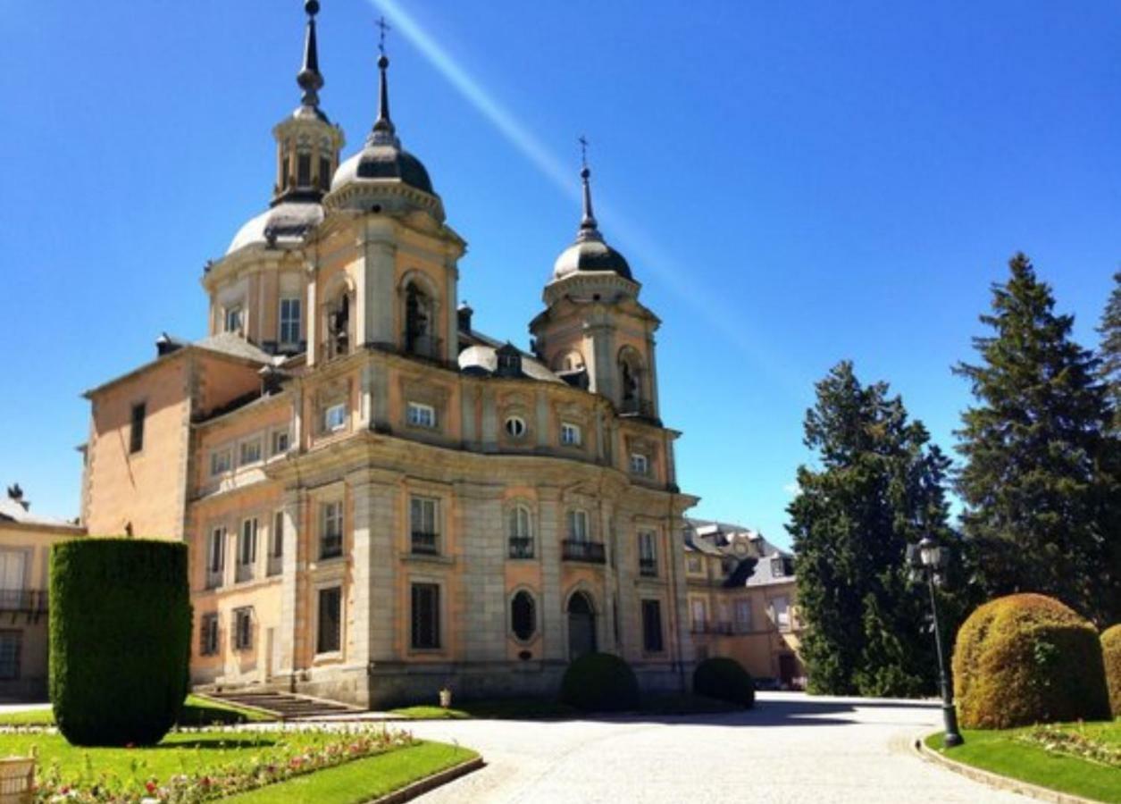Hotel Avenida Del Sotillo La Lastrilla Exteriör bild