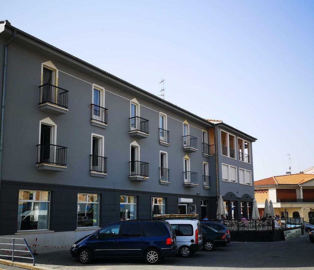 Hotel Avenida Del Sotillo La Lastrilla Exteriör bild